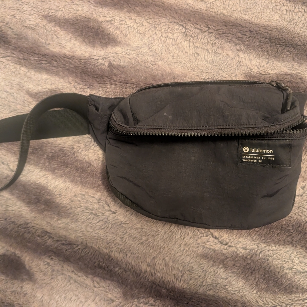 Lululemon Clean Lines Belt Bag 2L